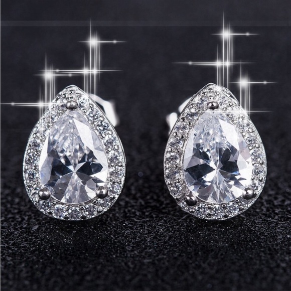 New Delicate Water Drop Diamond Beautiful Pear Stud Earrings for Women - Picture 3 of 8